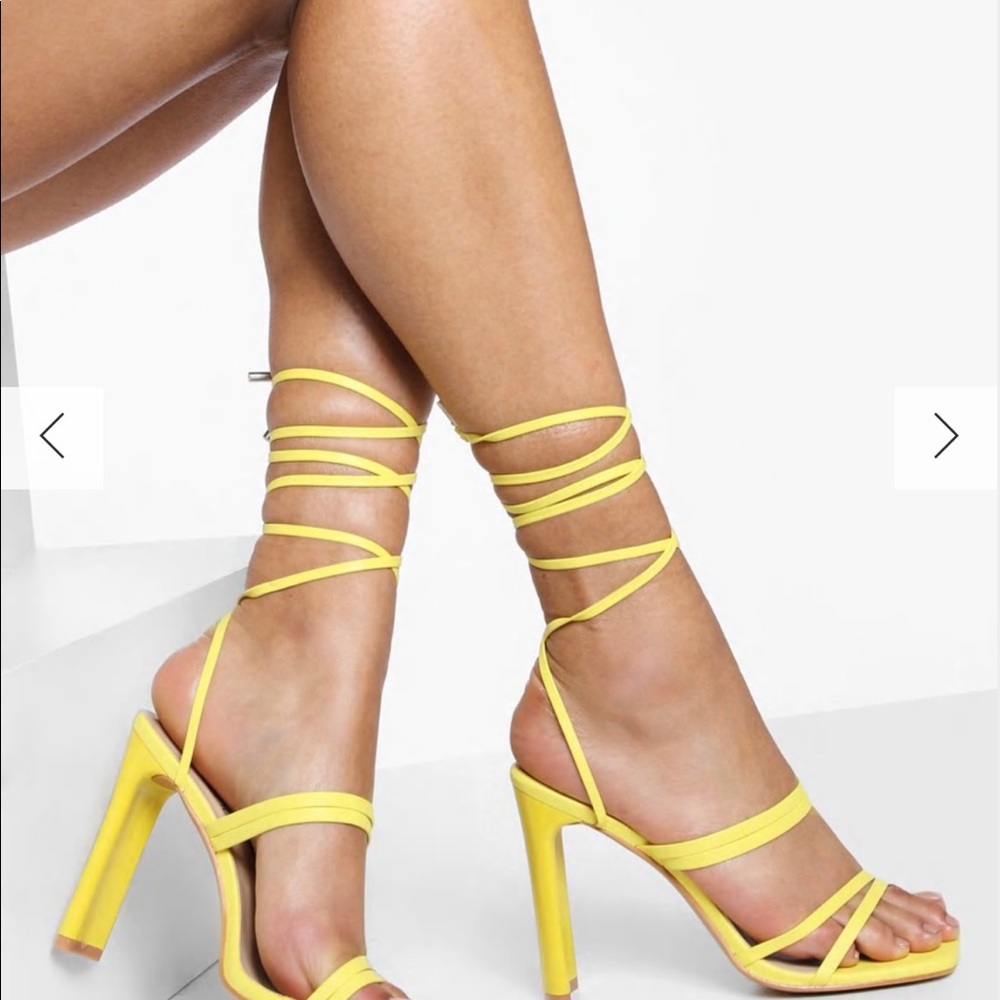 Gorgeous Strappy yellow heels🎈